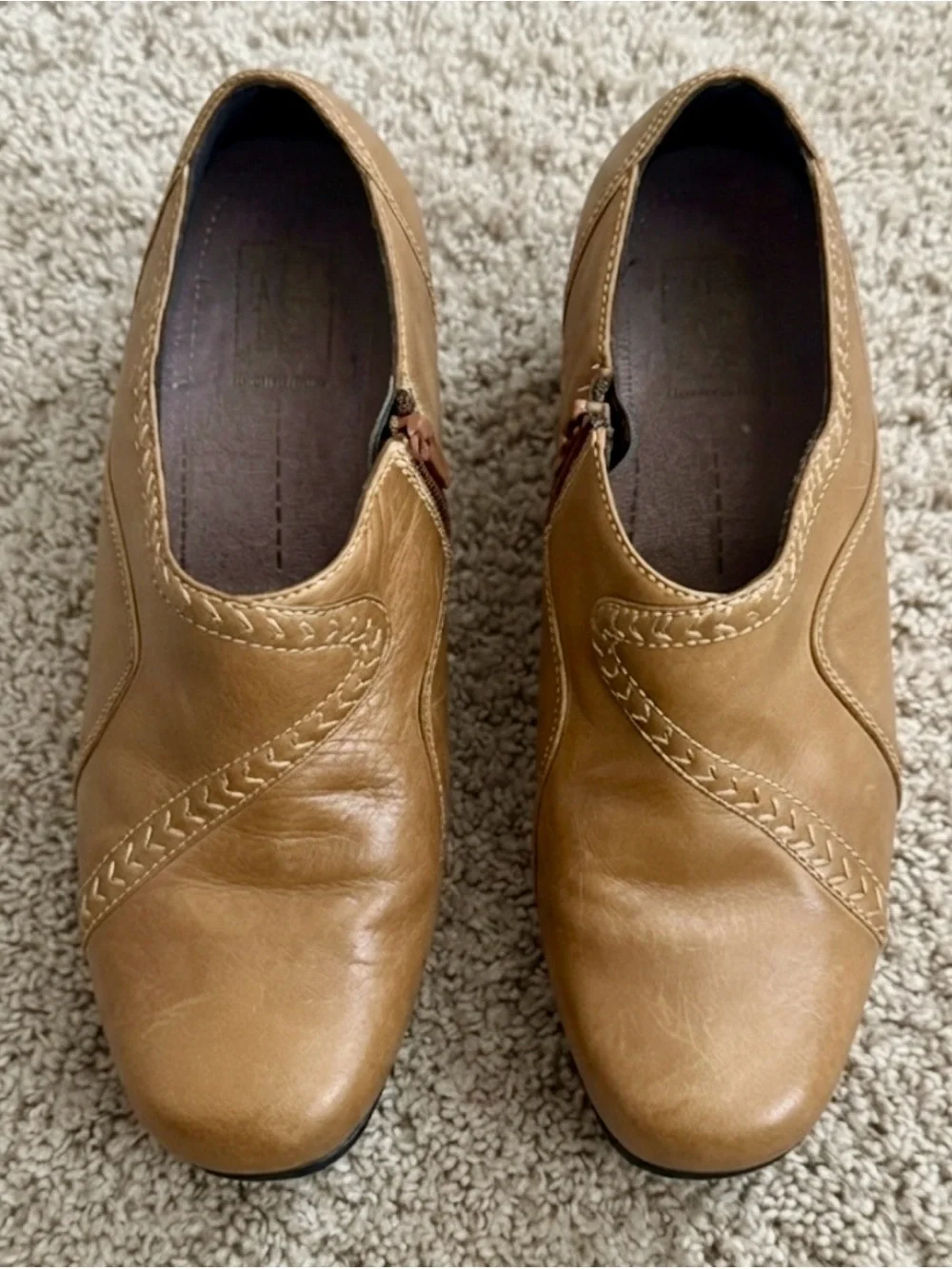 Clarks Tan Leather Ankle Boots Women’s 9W Side Zip Classic Comfort Block Heel